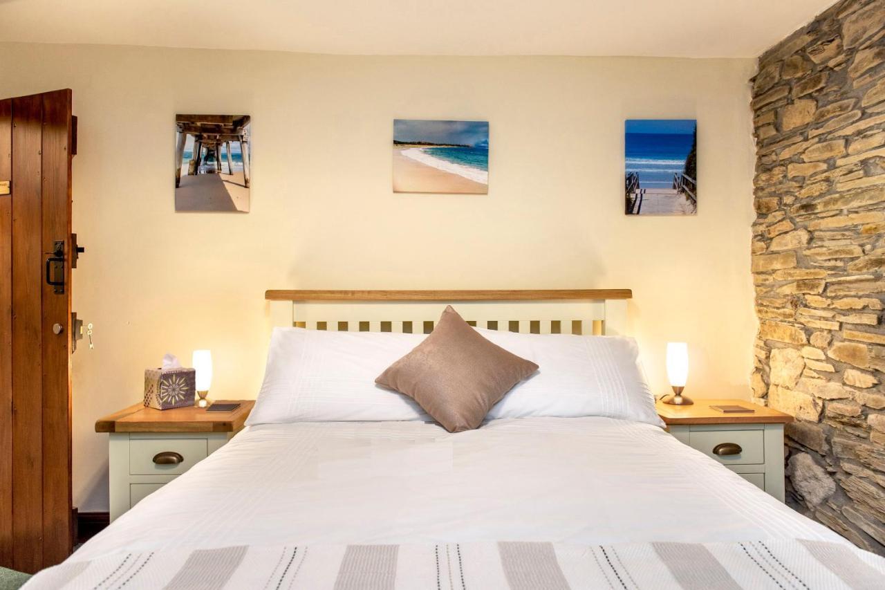 The White Cottage B&B Saint Teath Экстерьер фото